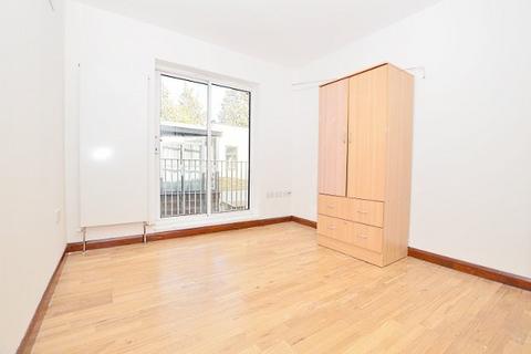 1 bedroom flat for sale, Kimberley Avenue, London, SE15