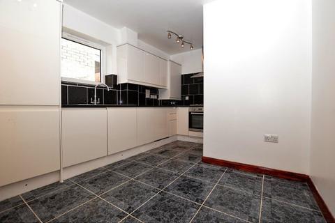 1 bedroom flat for sale, Kimberley Avenue, London, SE15