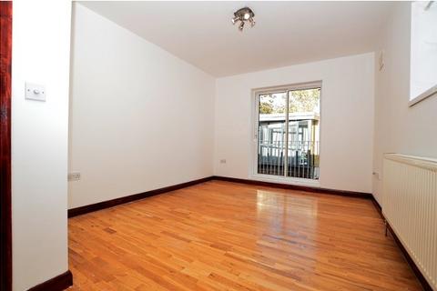 1 bedroom flat for sale, Kimberley Avenue, London, SE15