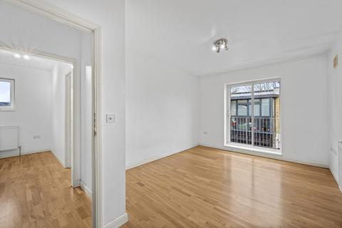 1 bedroom flat for sale, Kimberley Avenue, London, SE15