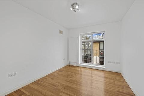 1 bedroom flat for sale, Kimberley Avenue, London, SE15