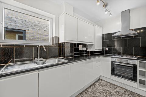 1 bedroom flat for sale, Kimberley Avenue, London, SE15