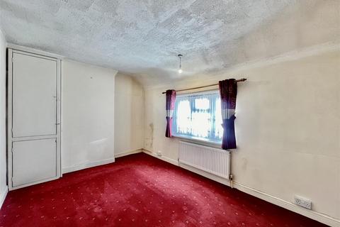 2 bedroom end of terrace house for sale, Barrack Road, Hounslow TW4