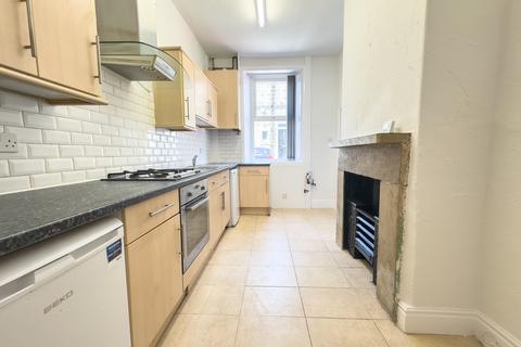 2 bedroom terraced house to rent, Wood Street, Horsforth, Leeds, LS18