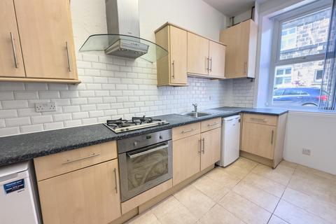 2 bedroom terraced house to rent, Wood Street, Horsforth, Leeds, LS18