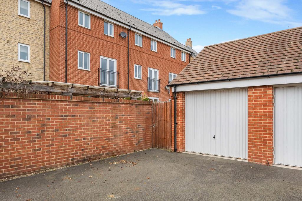 Garage/Parking