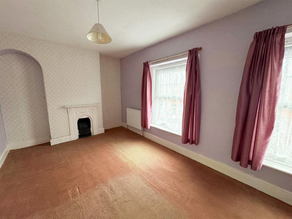 Front bedroom 1