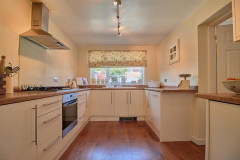 3 bedroom semi-detached house to rent, Tweedside Close, Hinckley, Leicestershire