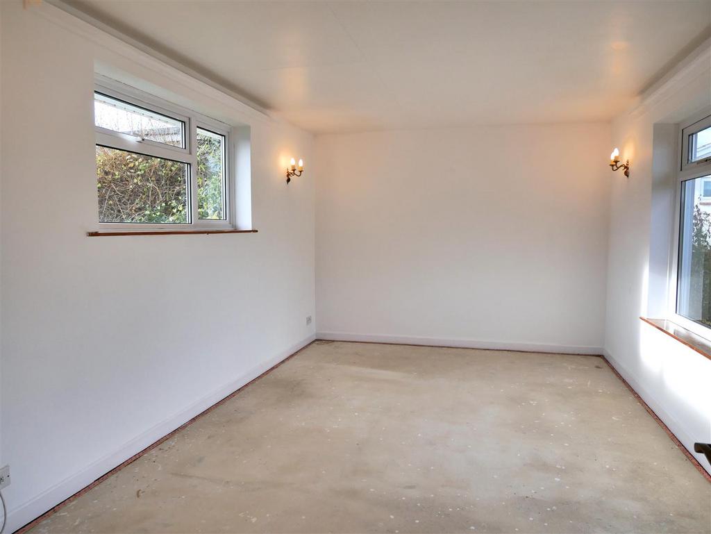 Bedroom/ Extra reception room