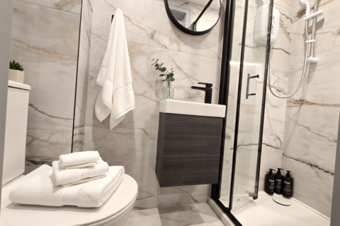 Studio to rent, Bluefield Close, Hampton TW12