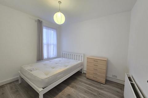 2 bedroom flat to rent, Asplins Road, London N17