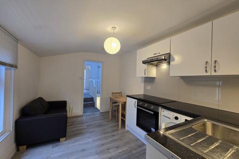 2 bedroom flat to rent, Asplins Road, London N17