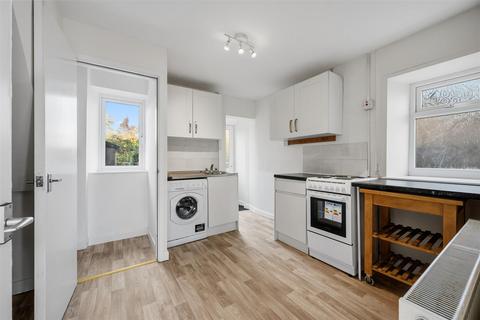 2 bedroom end of terrace house for sale, Market Place, Matlock DE4