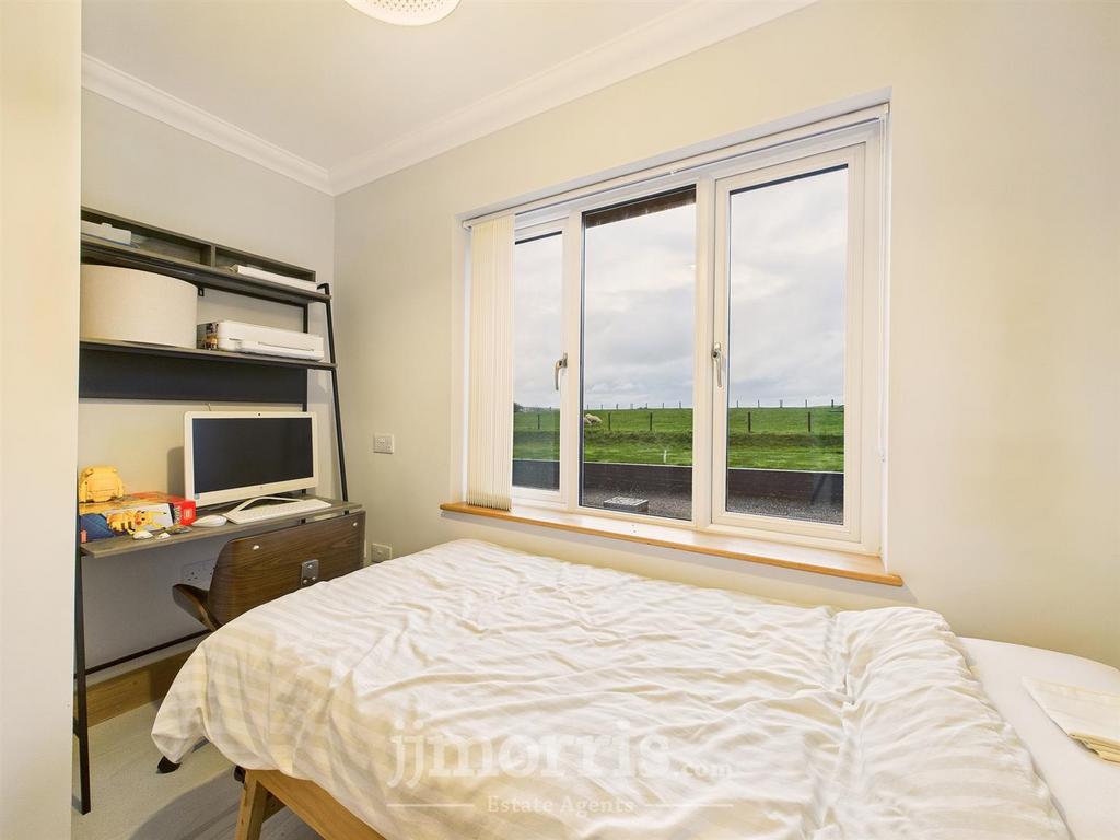 Bedroom/Office