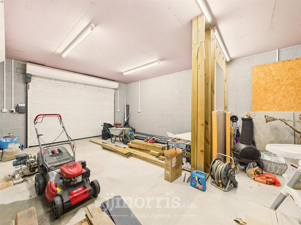 Detached Garage