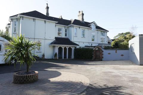 2 bedroom flat to rent, Wimborne Road, Bournemouth BH2