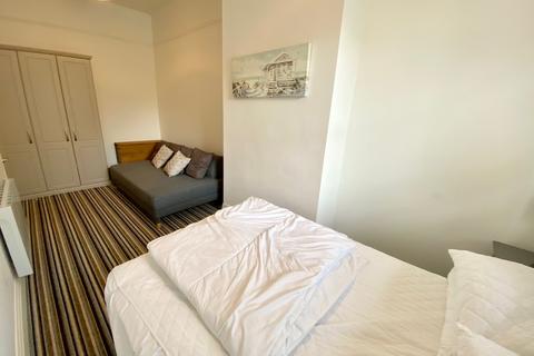 2 bedroom flat to rent, Wimborne Road, Bournemouth BH2