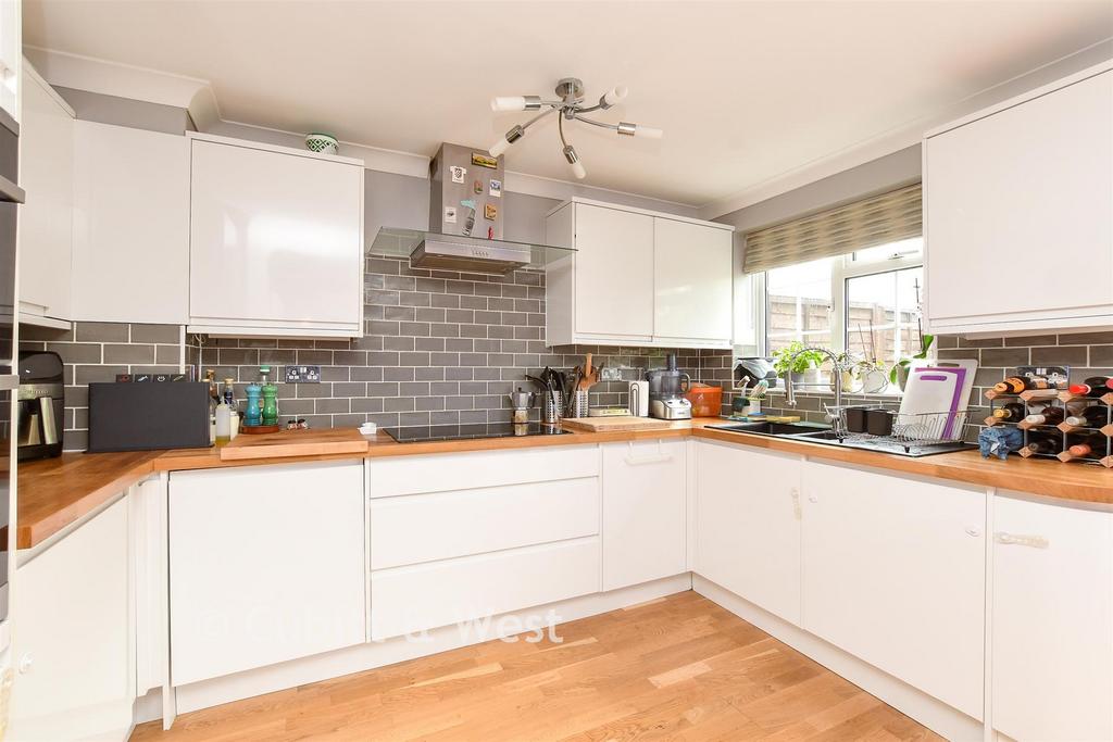 Kitchen/Dining Area