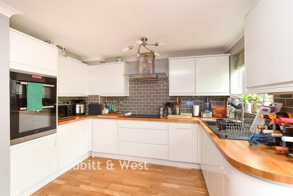 Kitchen/Dining Area