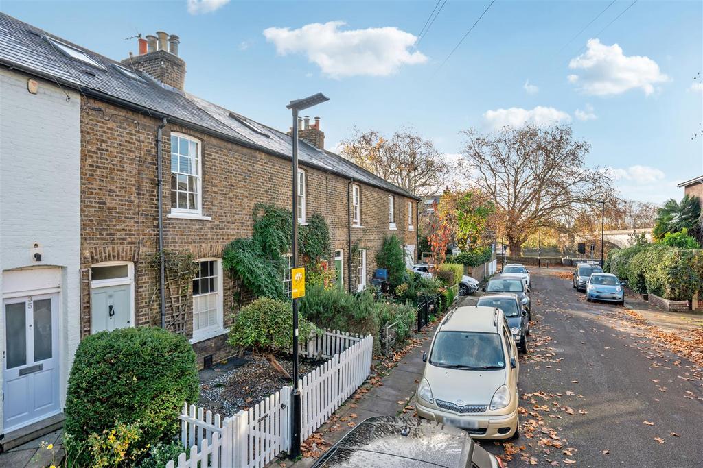 FOR SALE - Spring Grove, W4