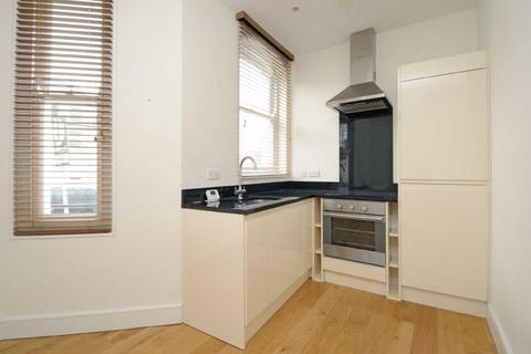 2 bedroom flat to rent, Lebanon Gardens, London SW18