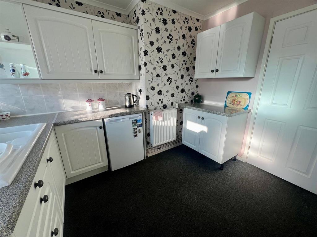 Kitchen 2.jpg