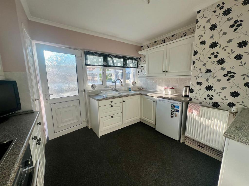 Kitchen 3.jpg