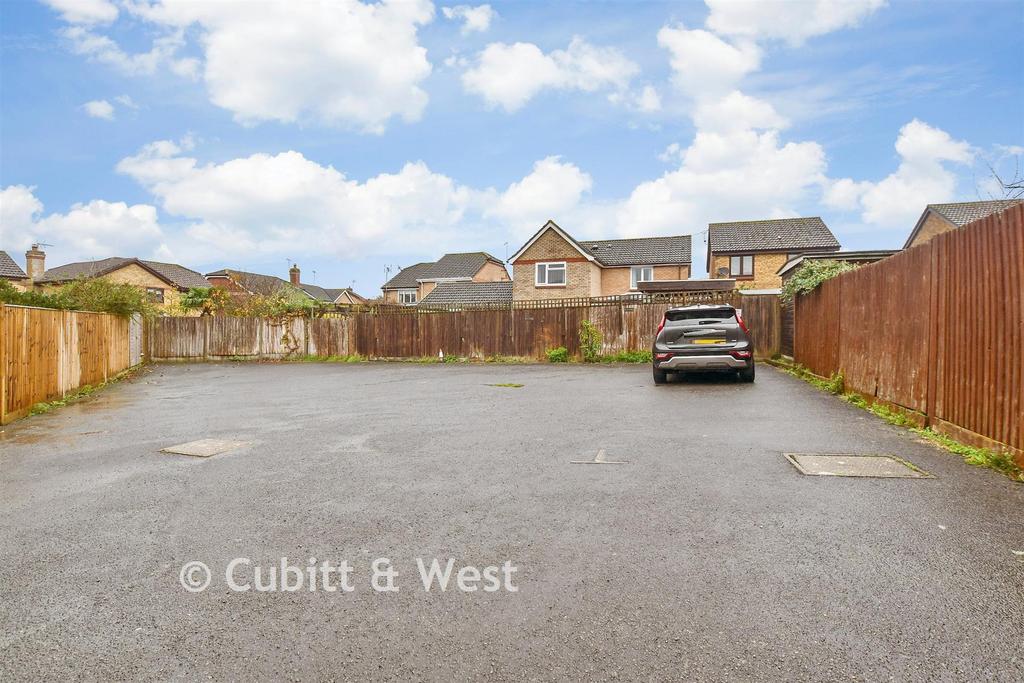 H9 H69 - Driveway/Parking
