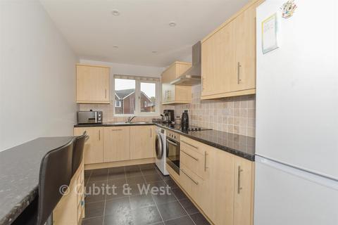 1 bedroom maisonette for sale, Camelot Close, Horsham RH13