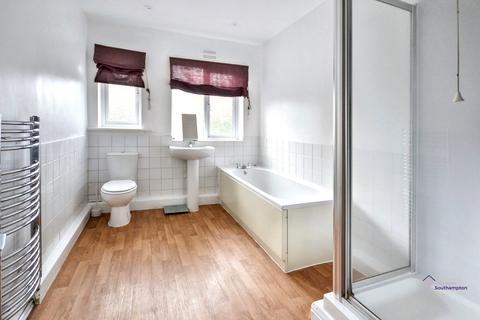 4 bedroom flat to rent, Devonshire Road, Polygon, Southampton, SO15