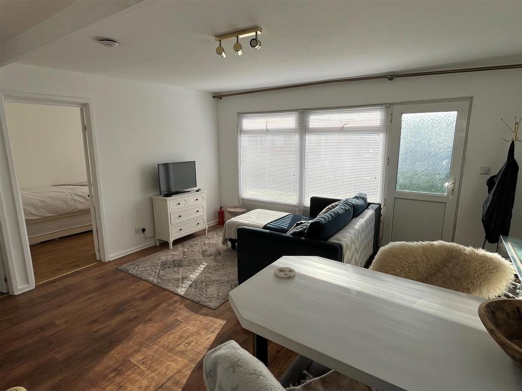 Lounge 2.jpg