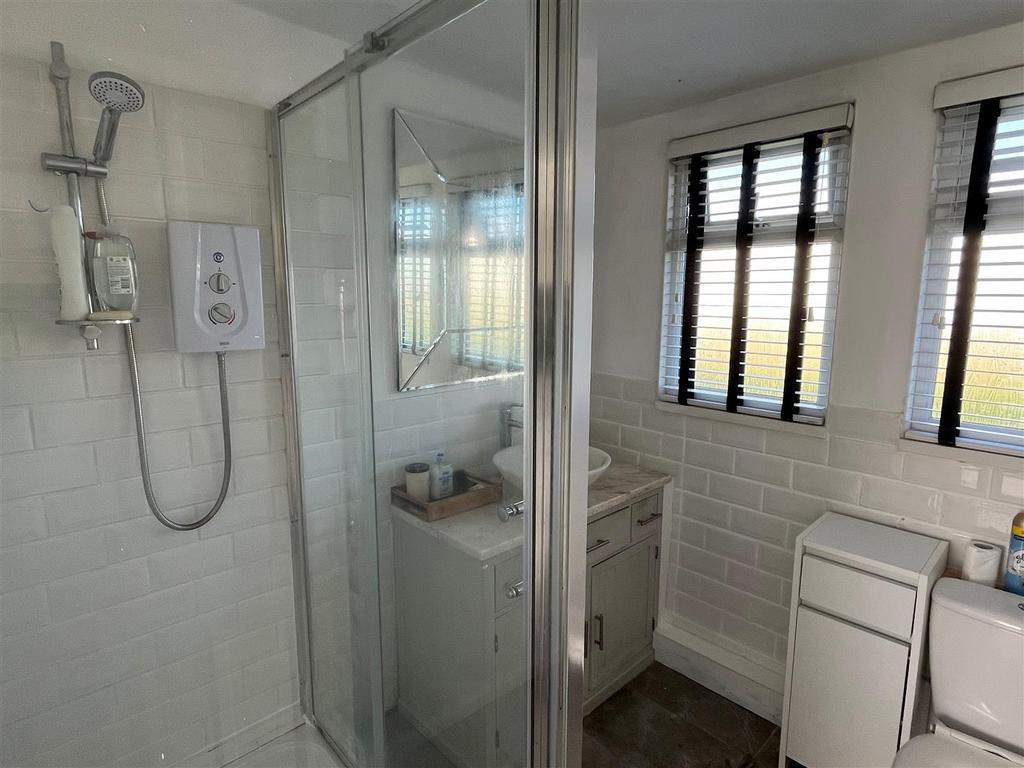Shower Room.jpg