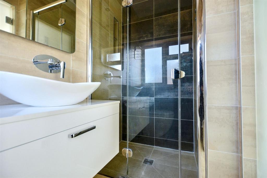 Bedroom 1 En Suite 2.jpeg