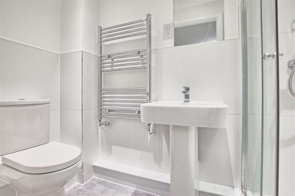 Ensuite 1.jpg