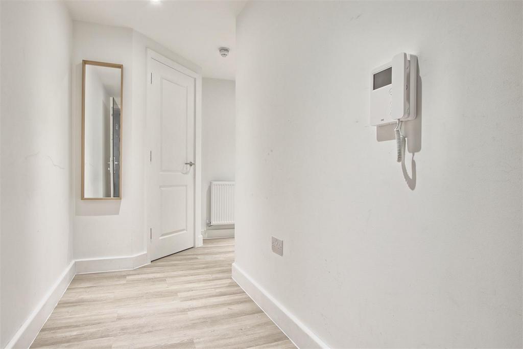 Hallway 2.jpg