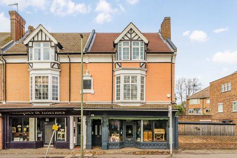 Studio to rent, Bridge Road, East Molesey KT8