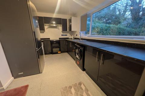 3 bedroom semi-detached house to rent, Ednaston Road, NG7 2JF