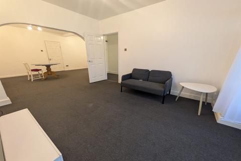 3 bedroom semi-detached house to rent, Ednaston Road, NG7 2JF