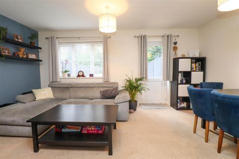 undefined, Judd Mews, Hook RG27