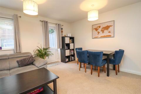 undefined, Judd Mews, Hook RG27