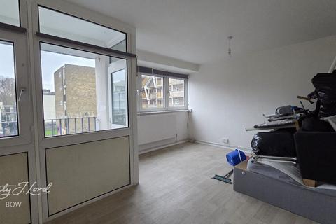 3 bedroom flat for sale, Usk Street, London