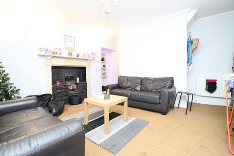 3 bedroom terraced house to rent, Broadway, Pontypridd CF37