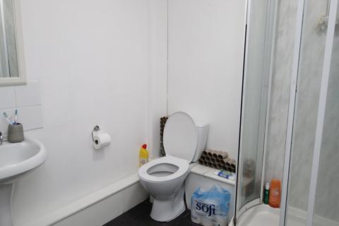 3 bedroom terraced house to rent, Broadway, Pontypridd CF37