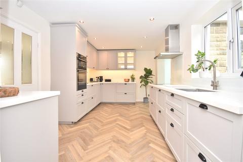 4 bedroom detached house for sale, Westwinn Garth, Leeds, West Yorkshire