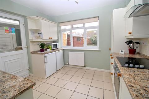 2 bedroom detached bungalow for sale, Farm Close, Seaford