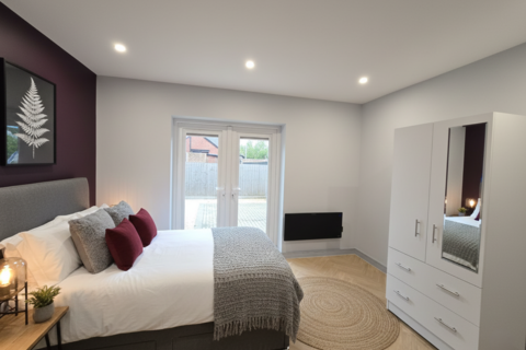 Studio to rent, Bluefield Close, Hampton TW12