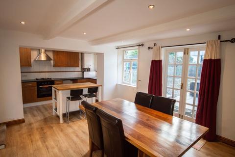 3 bedroom terraced house to rent, 546 Wakefield Road, Huddersfield, HD5