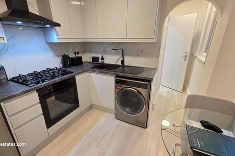 Oakleigh Road North, Whetstone, N20