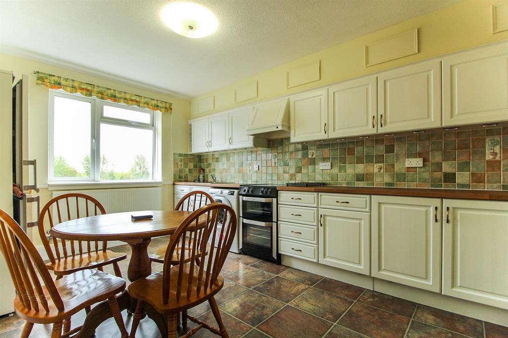 Kitchen 1.jpg