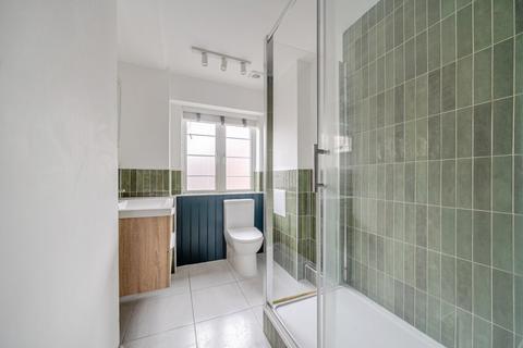 2 bedroom flat for sale, Balham High Road, London, SW17